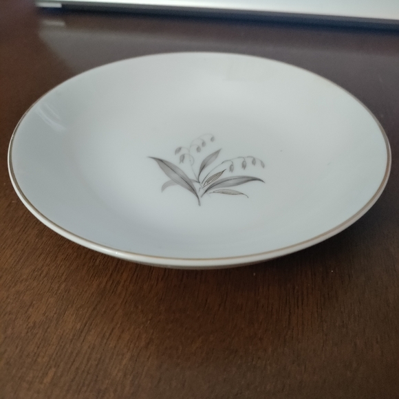 4 pc Kaysons Fine China Golden Rhapsody dinner set - Picture 8 of 11